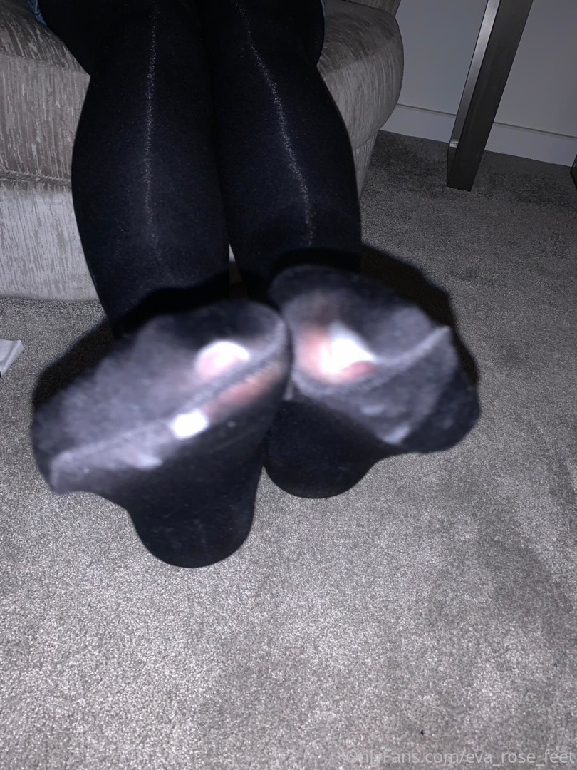 Photo by eva_rose_feet published on January 14,2024 20:35:04 - BestThots
