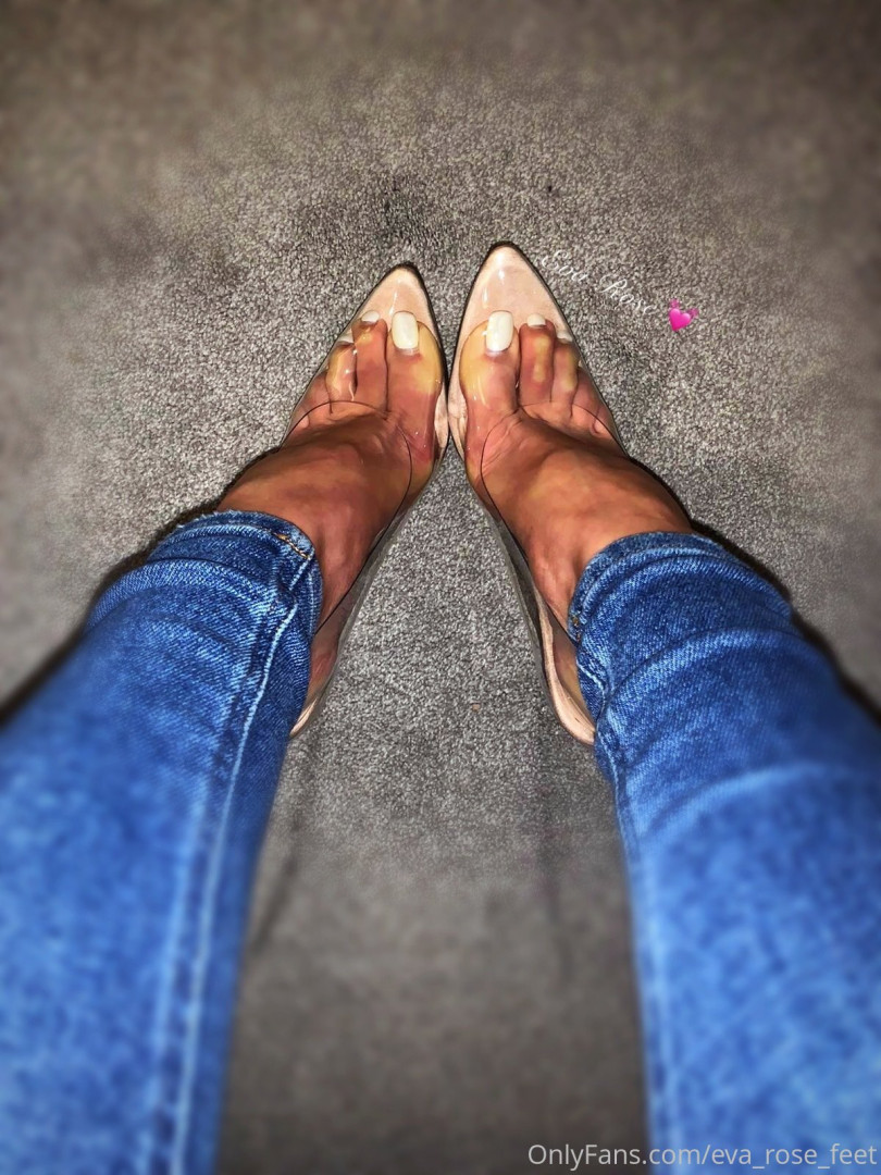 Photo by eva_rose_feet published on January 14,2024 20:35:10 - BestThots