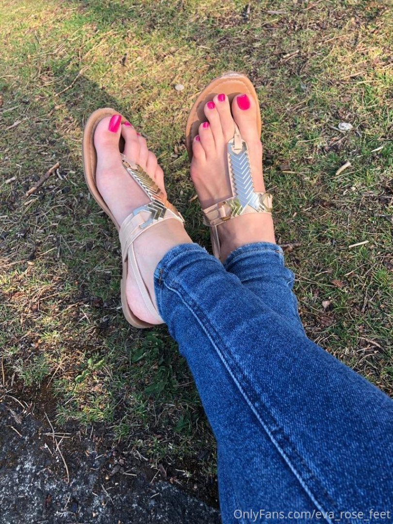 Photo by eva_rose_feet published on January 14,2024 20:35:17 - BestThots