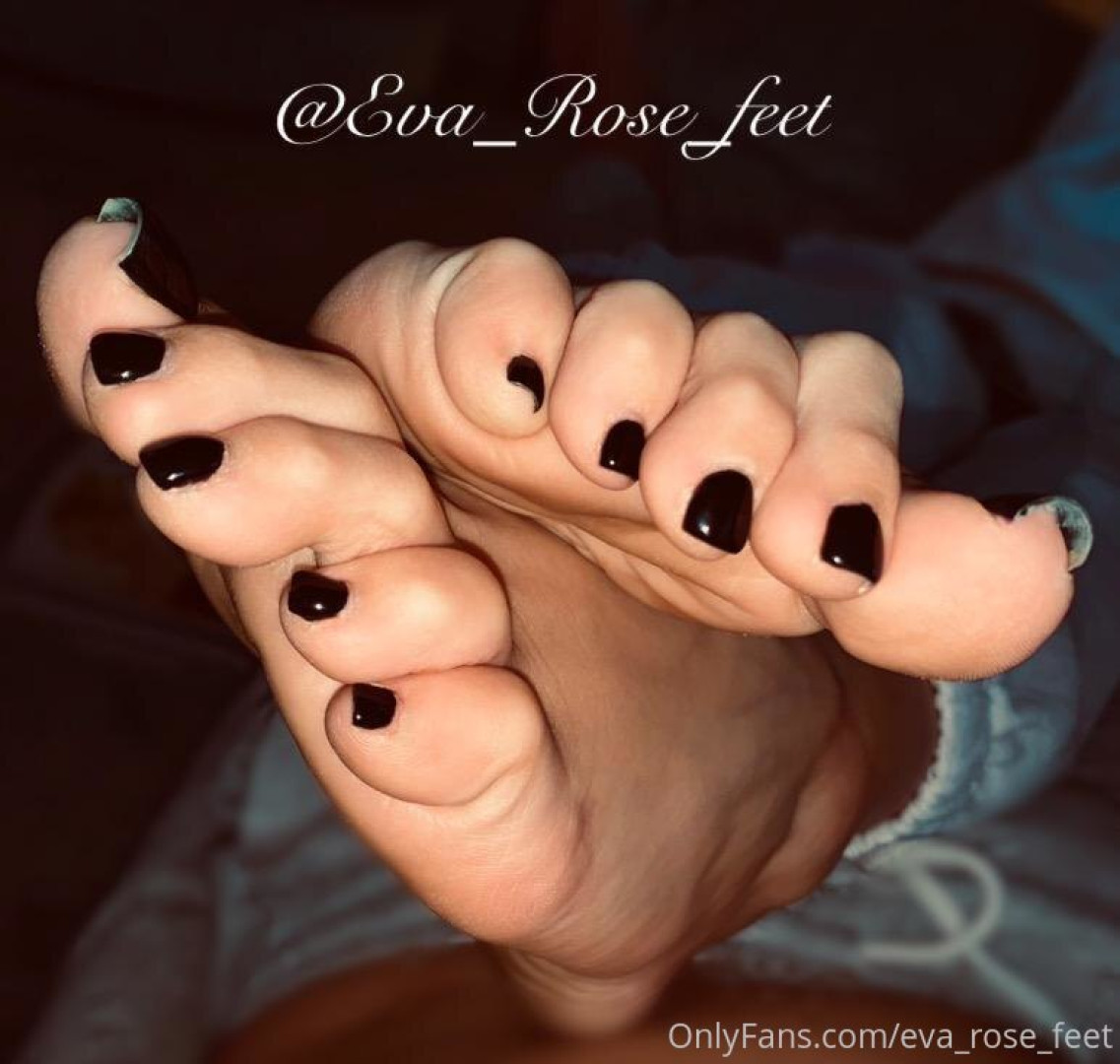 Photo by eva_rose_feet published on January 14,2024 20:35:35 - BestThots