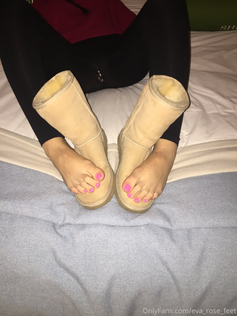 Photo by eva_rose_feet published on January 14,2024 20:36:06 - BestThots