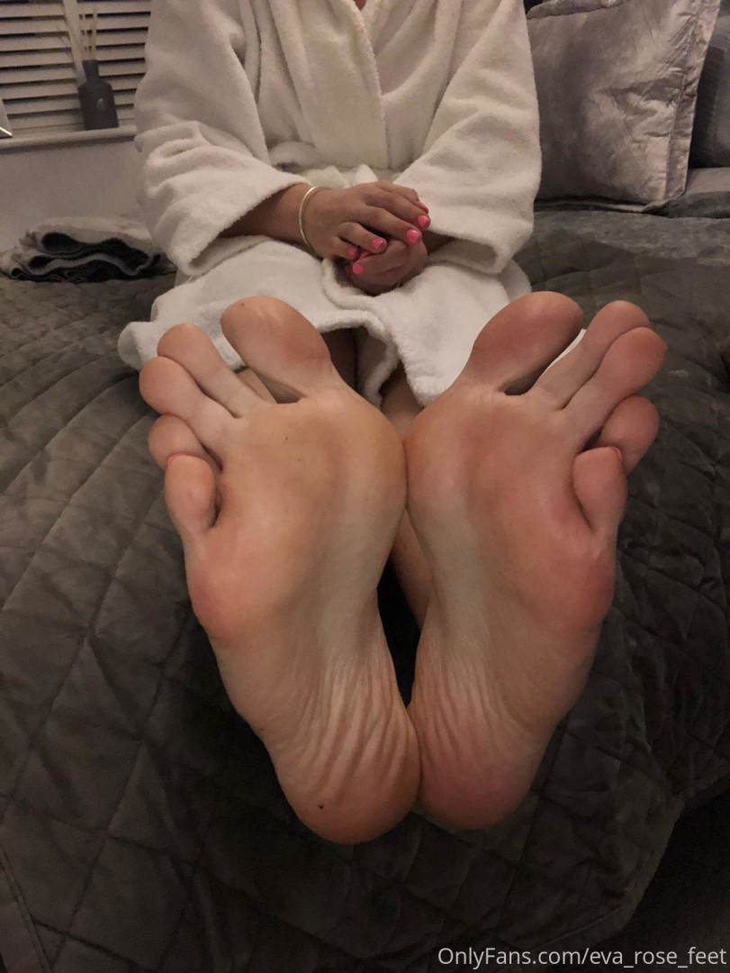 Photo by eva_rose_feet published on January 14,2024 20:36:16 - BestThots