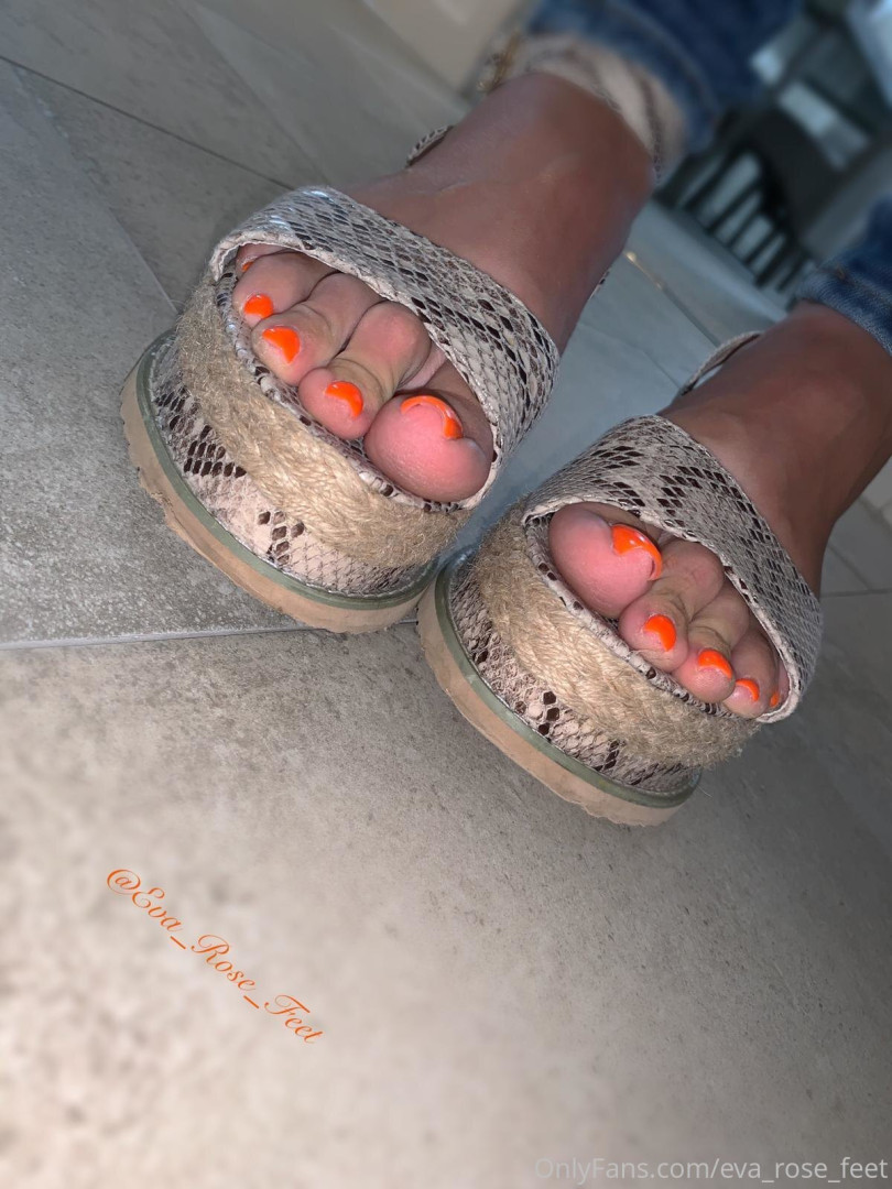 Photo by eva_rose_feet published on January 14,2024 20:36:21 - BestThots