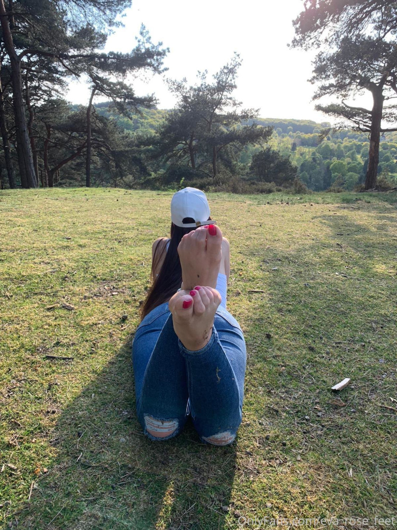 Photo by eva_rose_feet published on January 14,2024 20:36:48 - BestThots