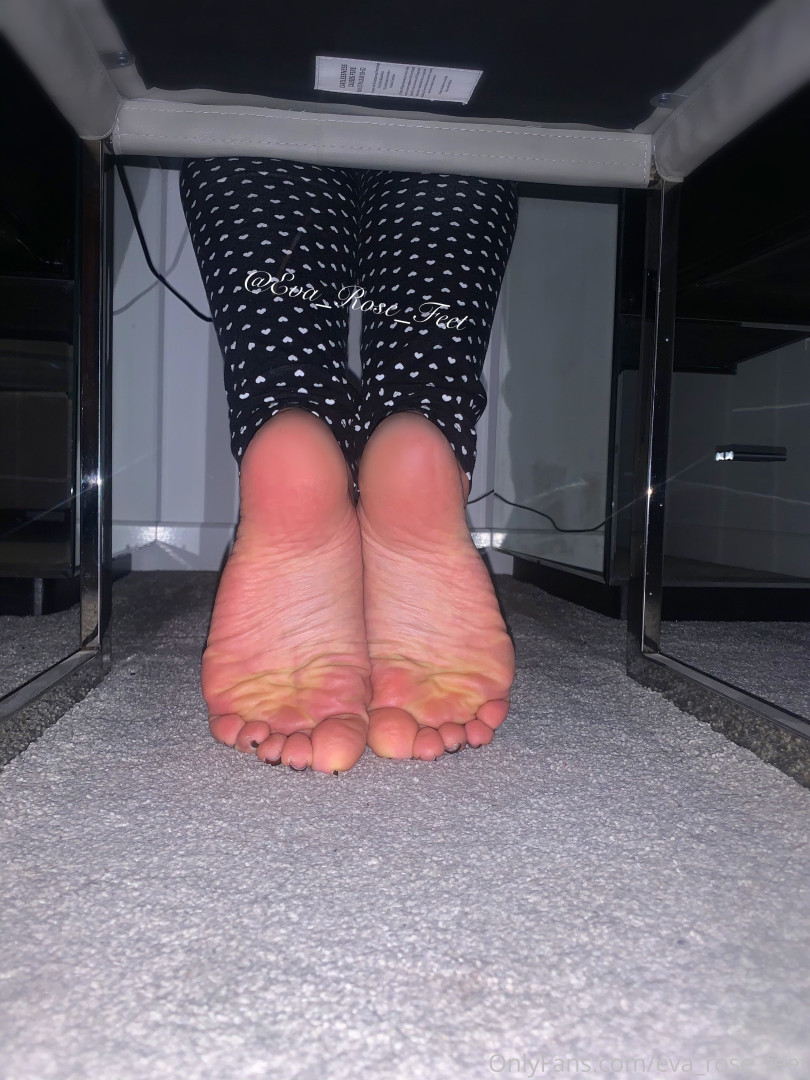 Photo by eva_rose_feet published on January 14,2024 20:36:51 - BestThots