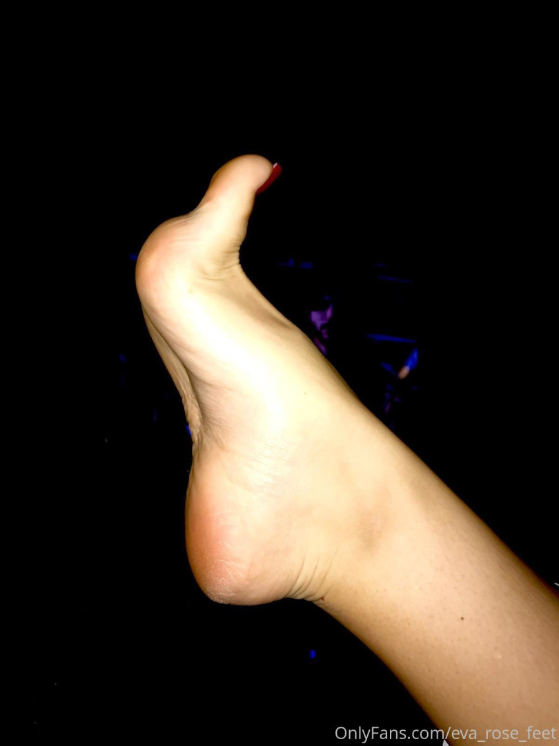Photo by eva_rose_feet published on January 14,2024 20:36:55 - BestThots