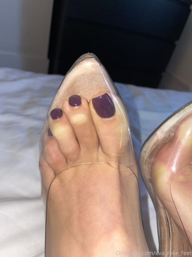 Photo by eva_rose_feet published on January 14,2024 20:37:32 - BestThots