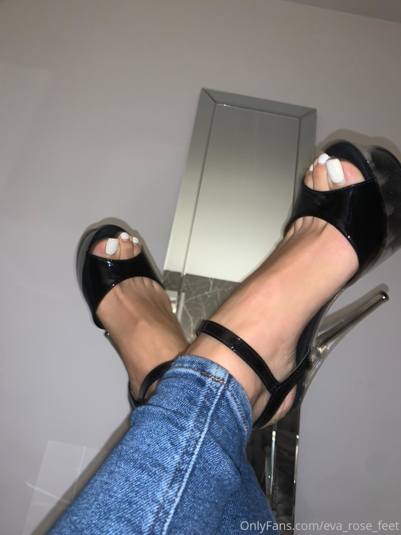 Photo by eva_rose_feet published on January 14,2024 20:37:51 - BestThots