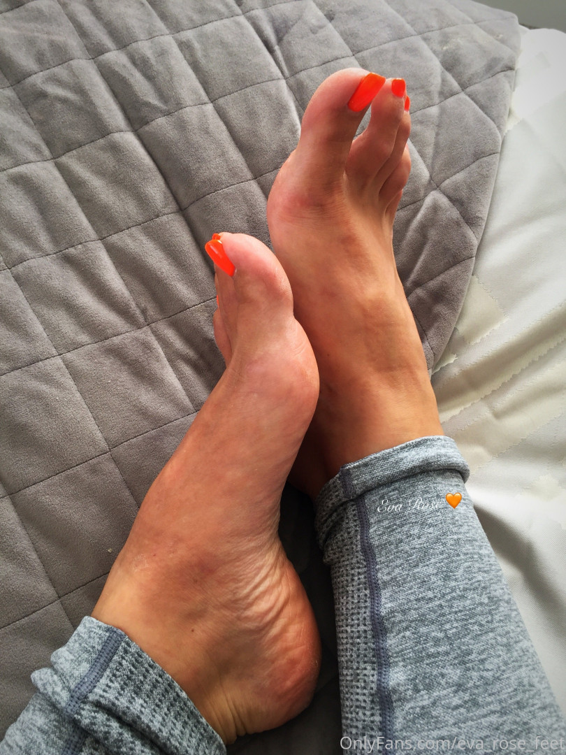 Photo by eva_rose_feet published on January 14,2024 20:38:01 - BestThots