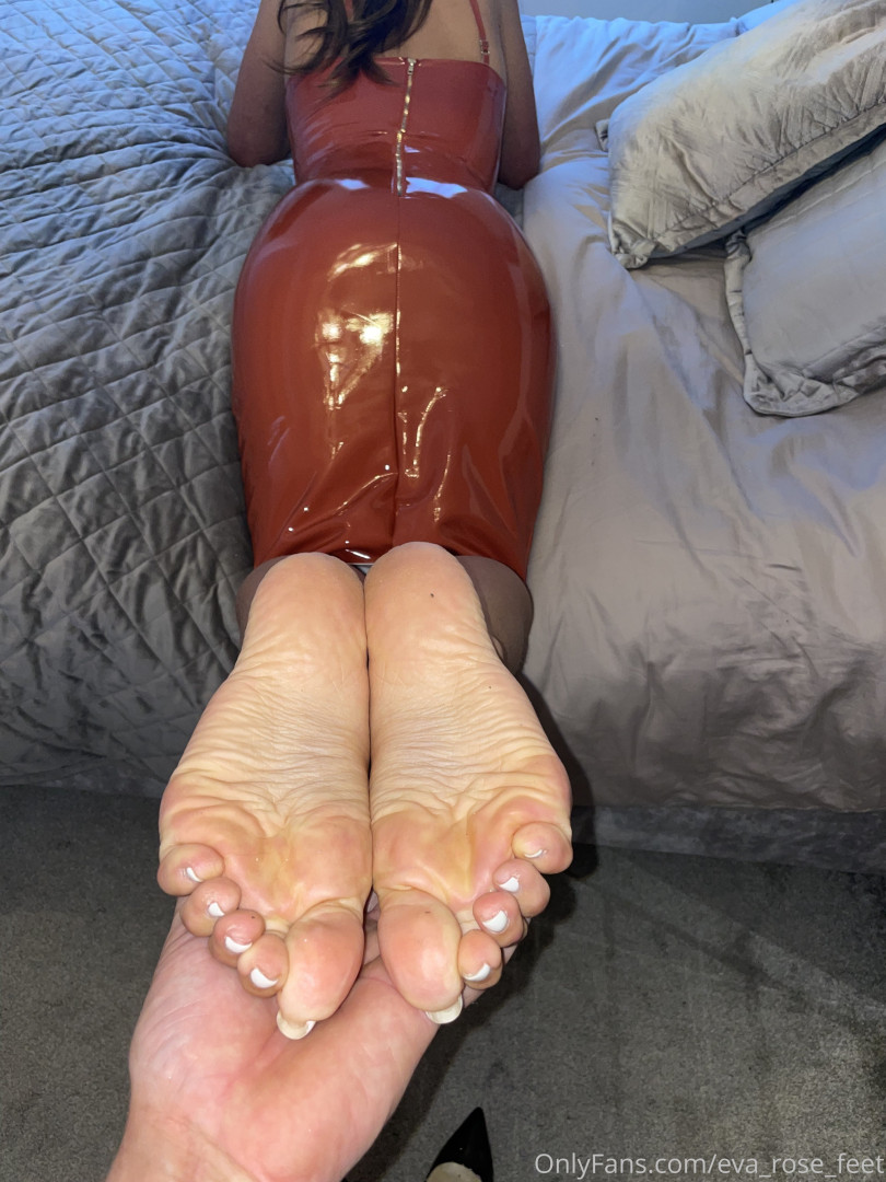Photo by eva_rose_feet published on January 14,2024 20:38:45 - BestThots
