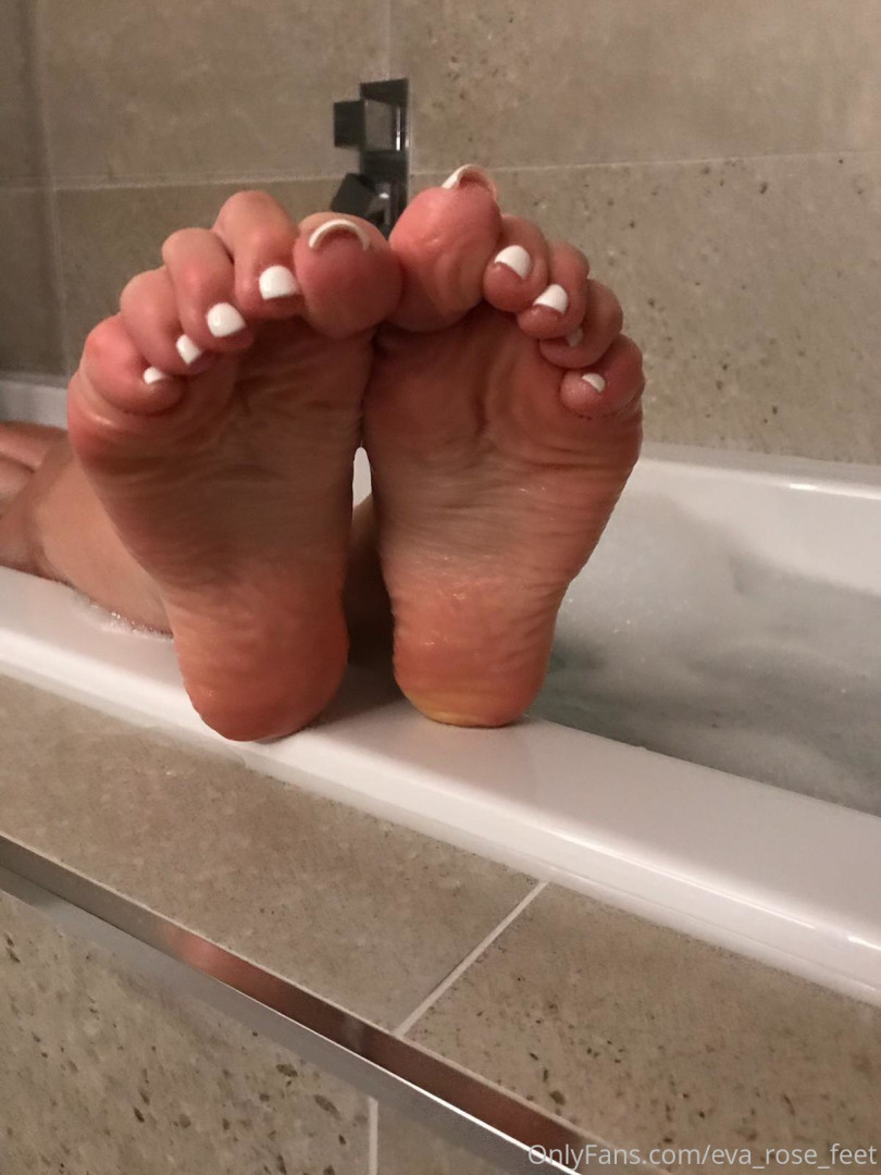 Photo by eva_rose_feet published on January 14,2024 20:39:04 - BestThots