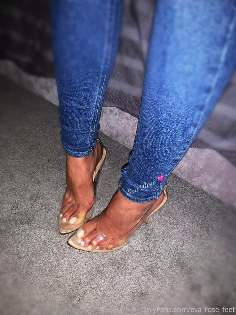 Photo by eva_rose_feet published on January 14,2024 20:39:09 - BestThots