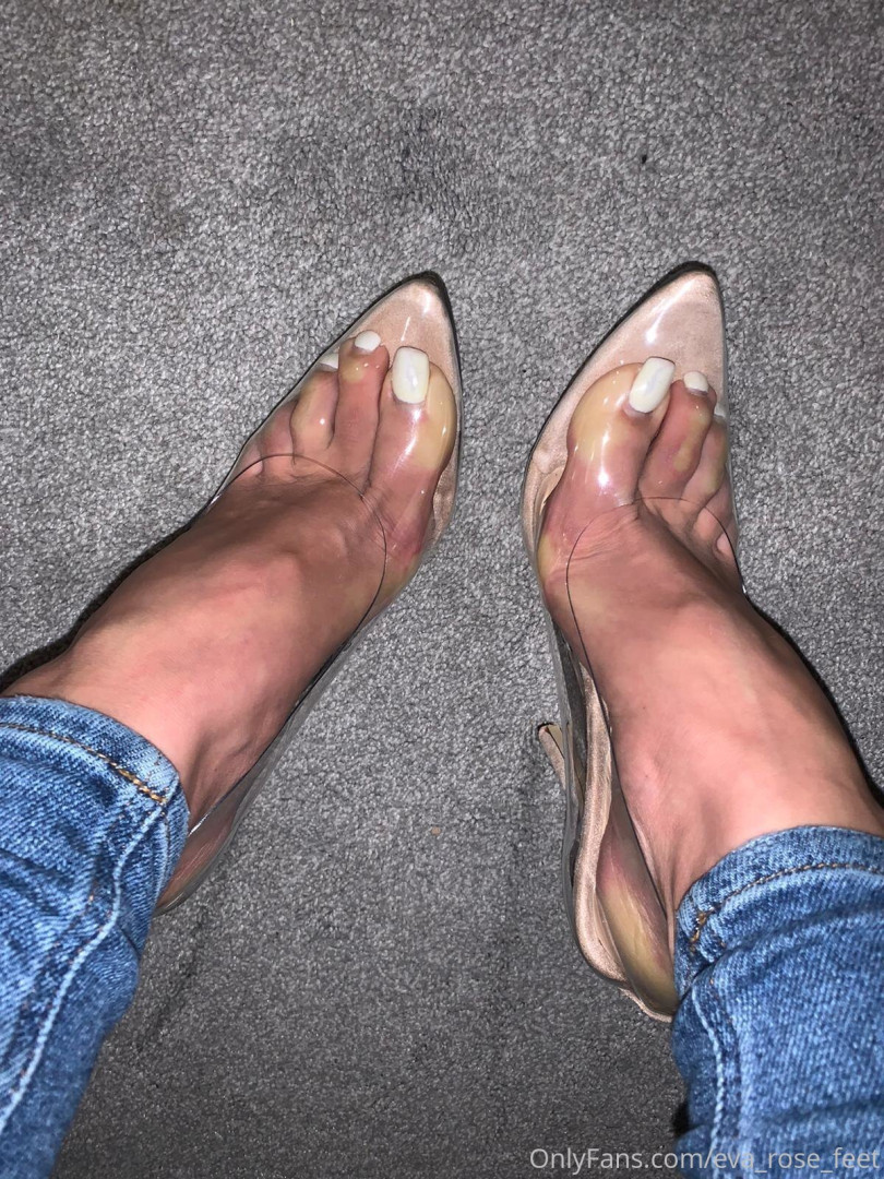 Photo by eva_rose_feet published on January 14,2024 20:39:15 - BestThots