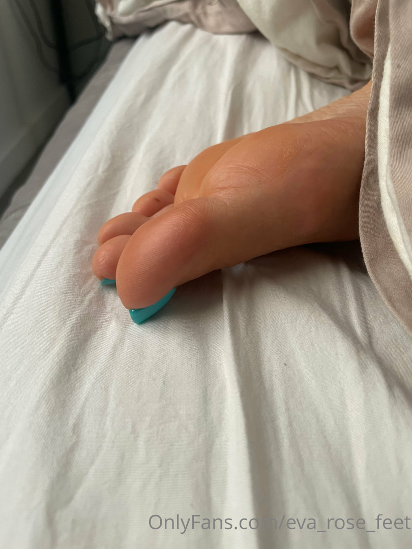 Photo by eva_rose_feet published on January 14,2024 20:39:25 - BestThots