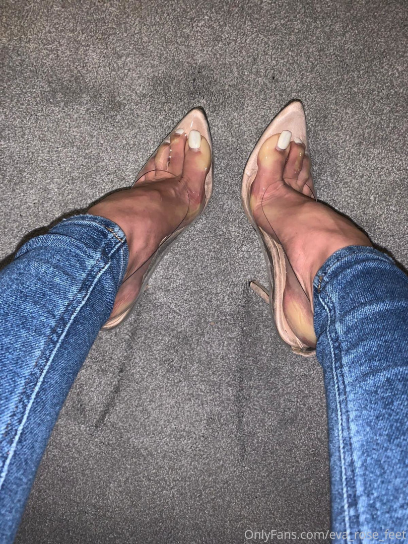 Photo by eva_rose_feet published on January 14,2024 20:39:30 - BestThots