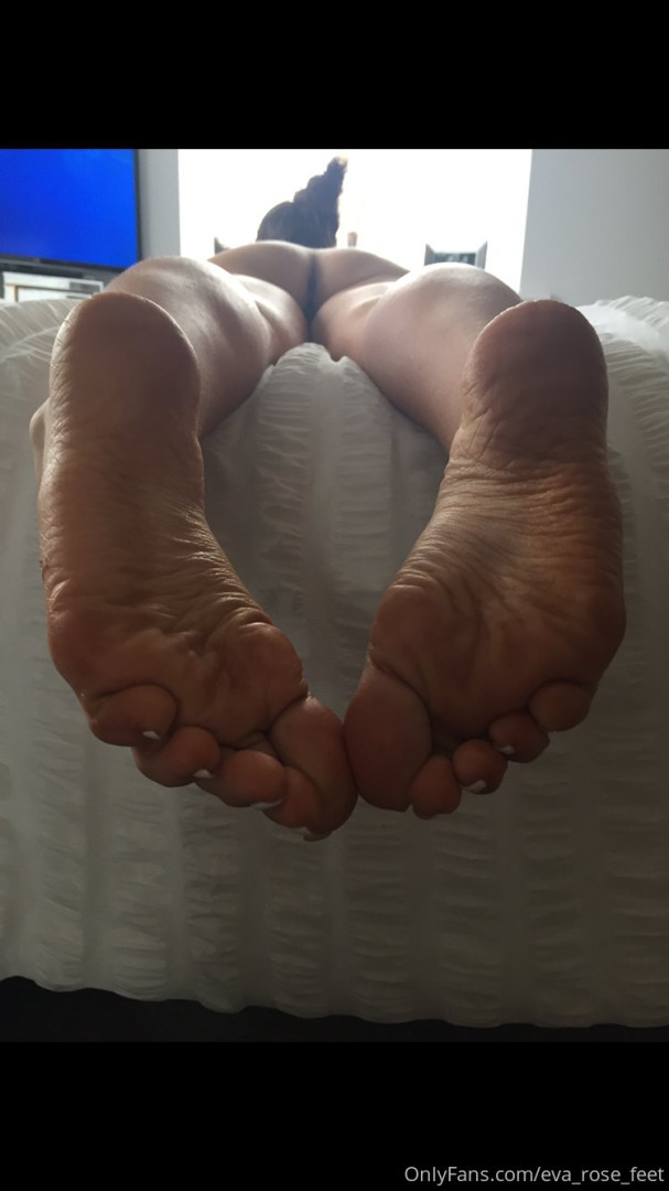 Photo by eva_rose_feet published on January 14,2024 20:39:42 - BestThots