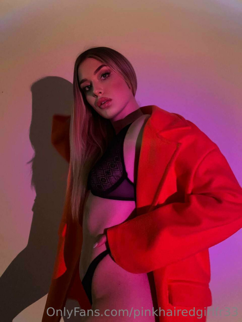 Photo by pinkhairedgirlfr33 published on October 12,2023 06:52:12 - BestThots