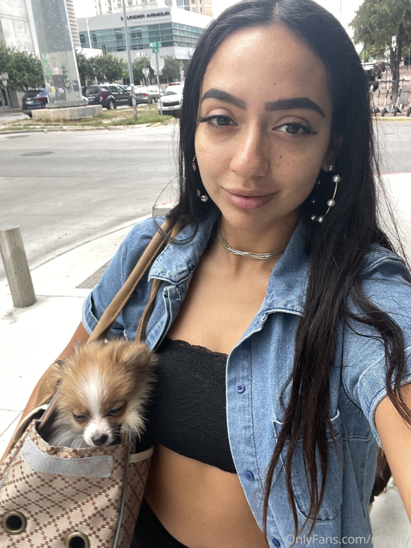 Photo by mialilly published on October 16,2023 02:41:11 - BestThots