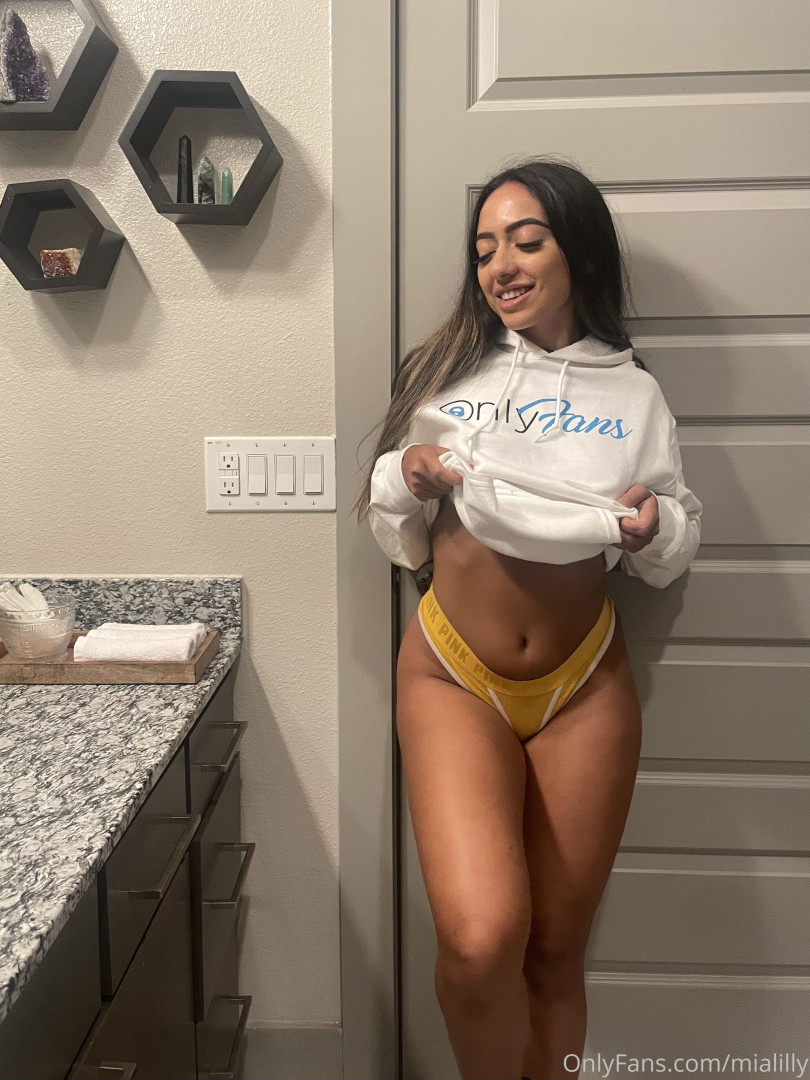 Photo by mialilly published on October 16,2023 03:27:42 - BestThots