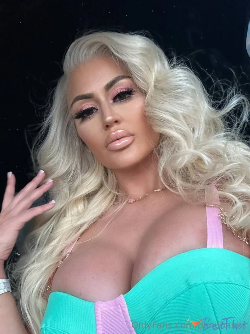 daniibanks #9815950