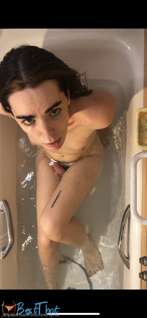 Photo by moonbaby96_ published on December 10,2024 13:15:19 - BestThots