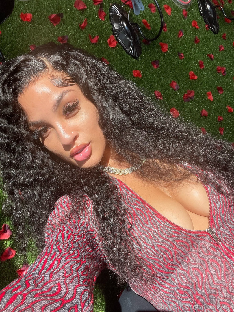 Photo by mxrvssa published on July 6,2023 16:17:11 - BestThots