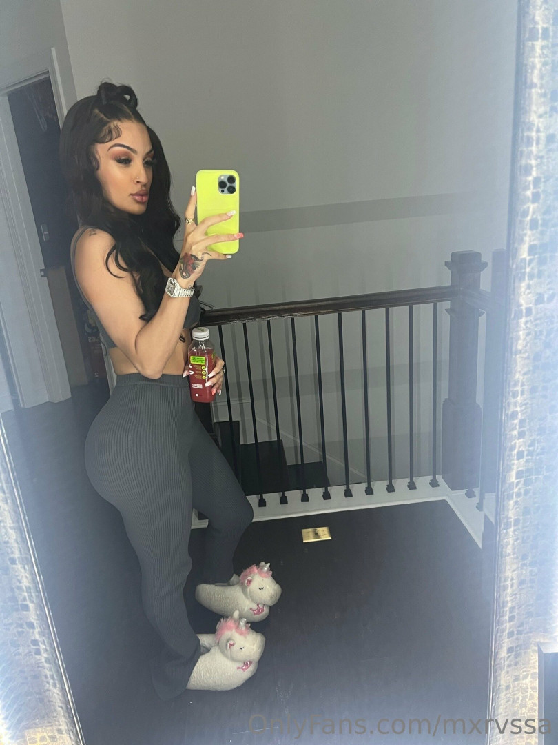 Photo by mxrvssa published on July 6,2023 17:01:58 - BestThots