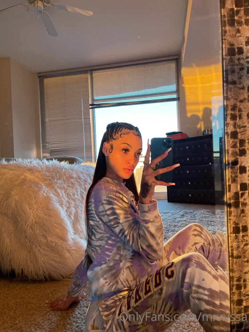 Photo by mxrvssa published on July 6,2023 17:03:09 - BestThots