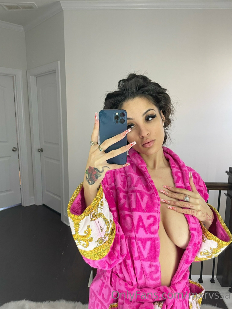 Photo by mxrvssa published on July 6,2023 17:05:15 - BestThots