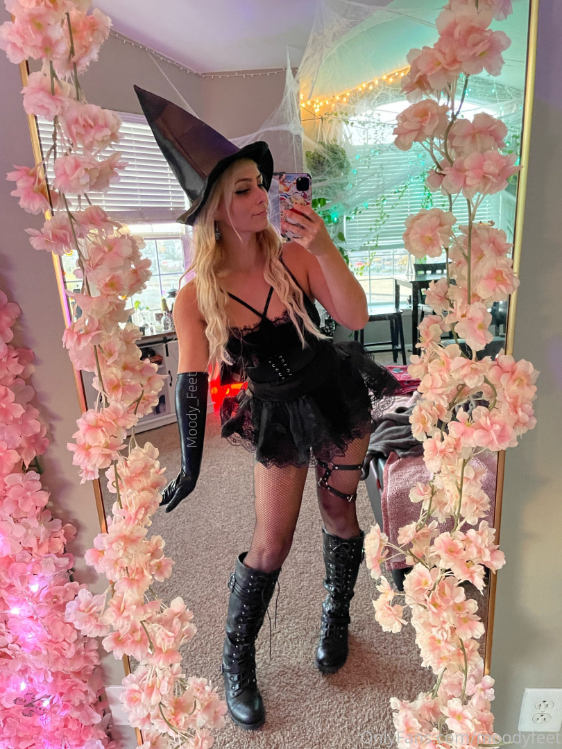 Photo by moodyfeet published on August 20,2023 05:46:07 - BestThots