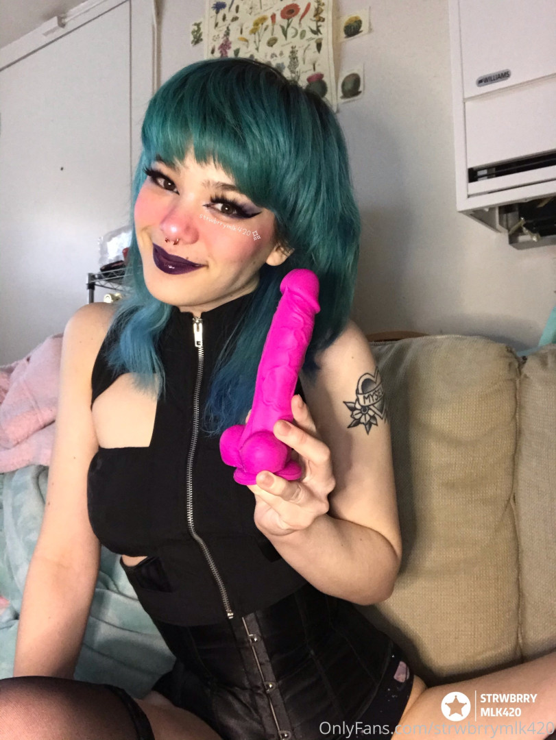 Photo by strwbrrymlk420 published on June 13,2023 11:17:55 - BestThots