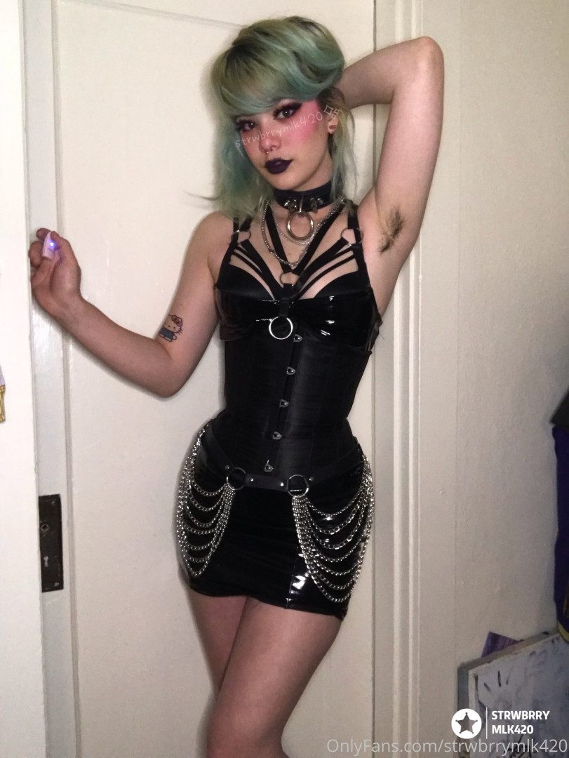 Photo by strwbrrymlk420 published on June 13,2023 11:20:18 - BestThots