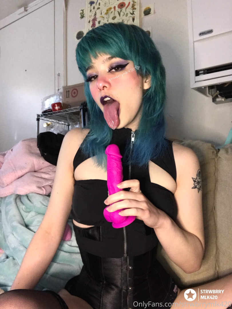 Photo by strwbrrymlk420 published on June 13,2023 11:22:38 - BestThots