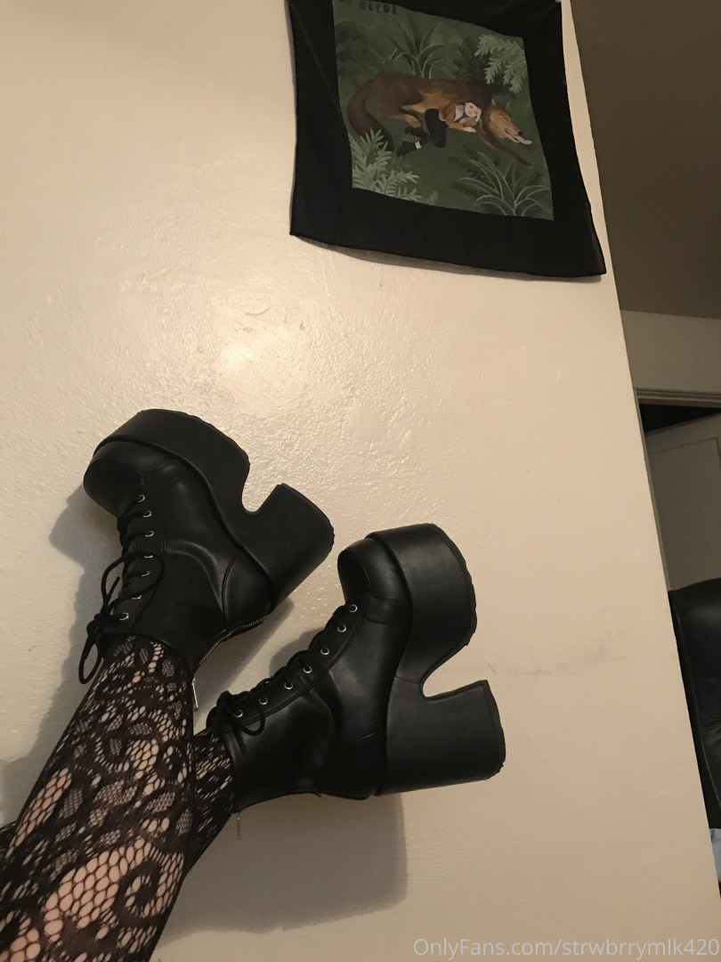 Photo by strwbrrymlk420 published on June 13,2023 11:24:50 - BestThots