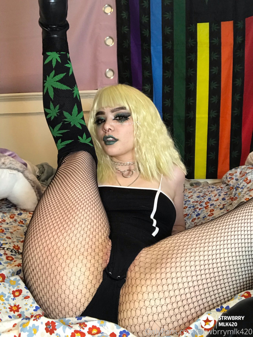 Photo by strwbrrymlk420 published on June 13,2023 11:27:18 - BestThots