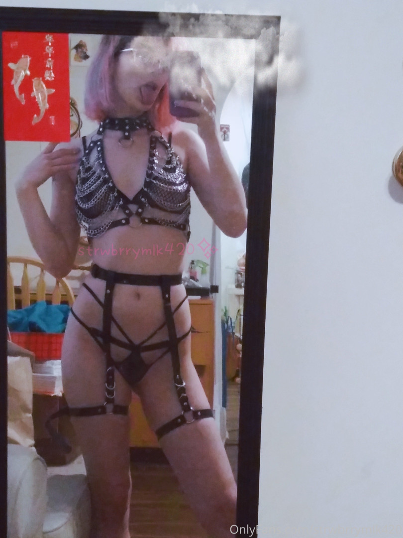 Photo by strwbrrymlk420 published on June 13,2023 11:30:15 - BestThots