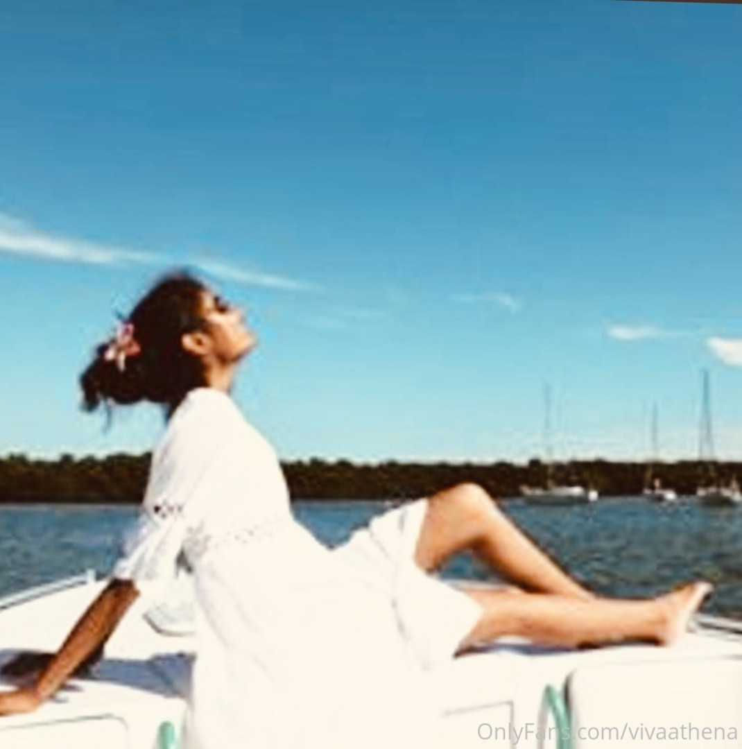 Photo by vivaathena published on October 12,2023 00:14:20 - BestThots