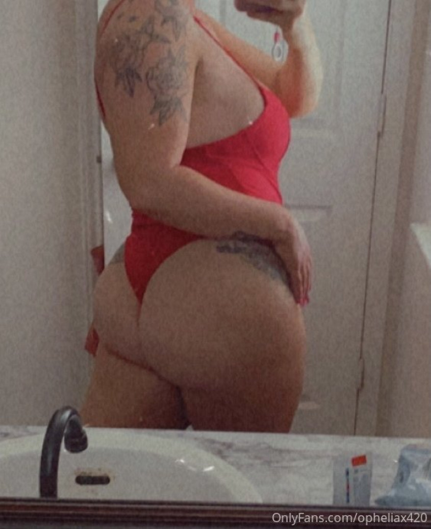 Photo by opheliax420 published on October 13,2023 15:07:45 - BestThots
