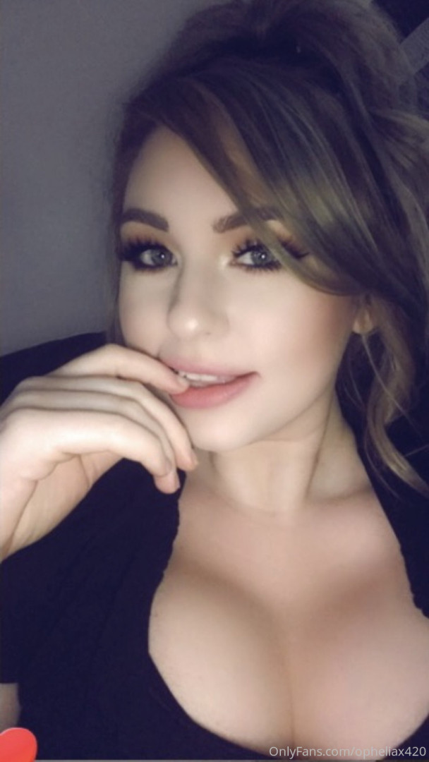 Photo by opheliax420 published on October 13,2023 15:14:59 - BestThots