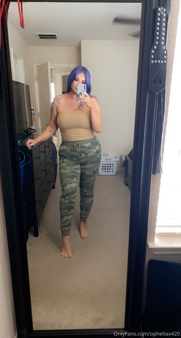 Photo by opheliax420 published on October 13,2023 16:23:00 - BestThots