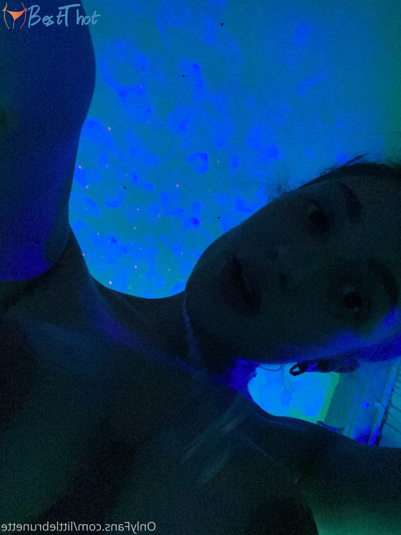 Photo by littlebrunette published on December 20,2024 00:08:15 - BestThots