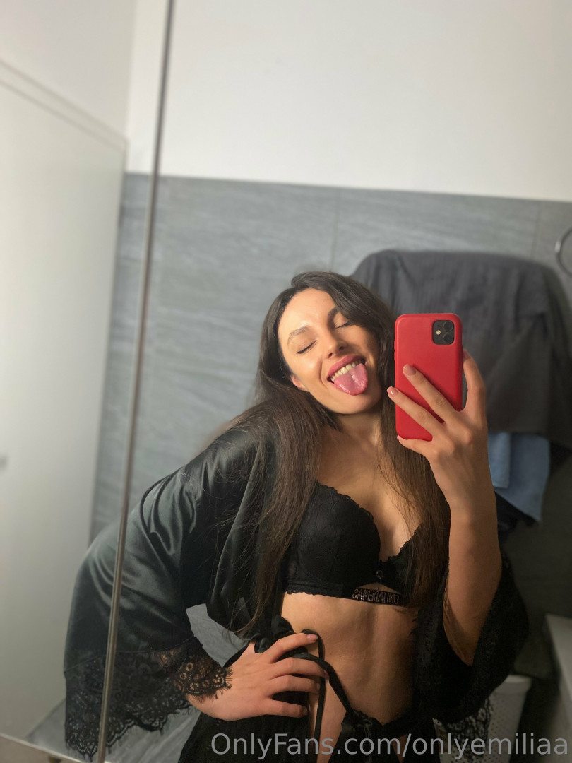 Photo by onlyemiliaa published on May 19,2023 19:31:32 - BestThots