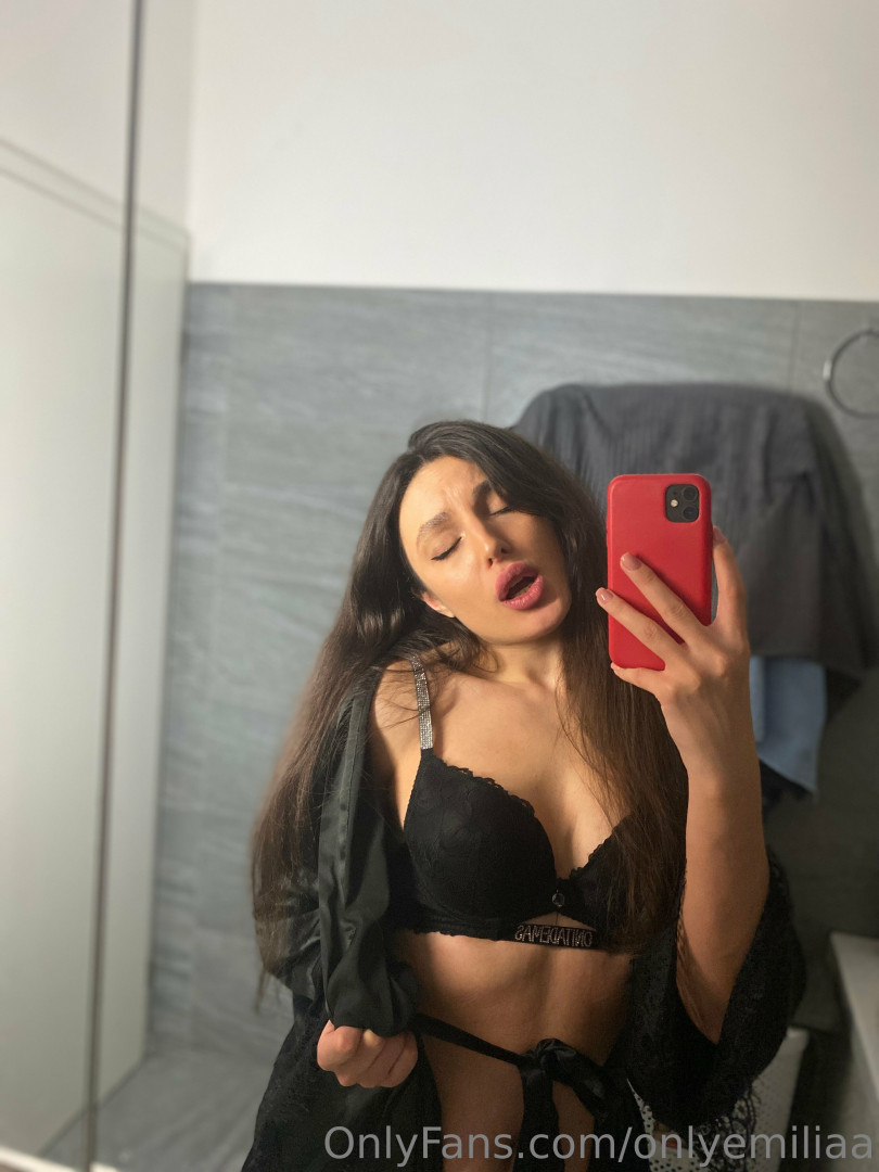 Photo by onlyemiliaa published on May 19,2023 19:32:45 - BestThots