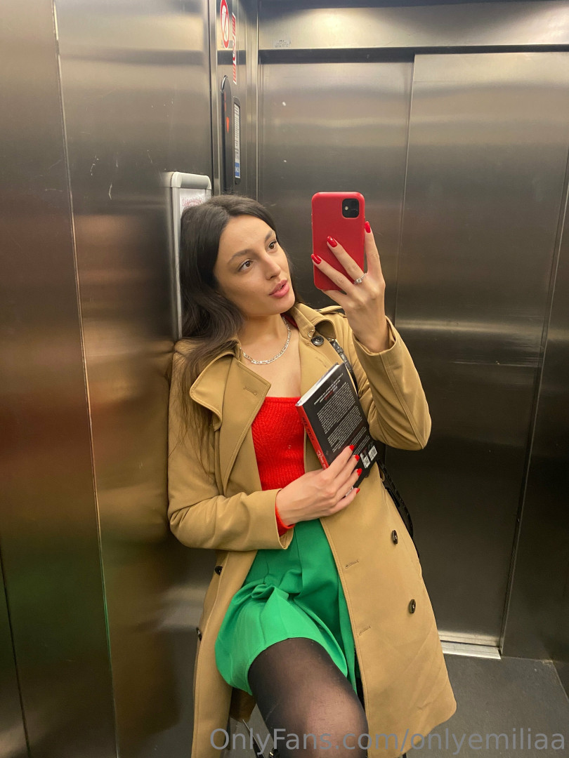 Photo by onlyemiliaa published on May 19,2023 19:32:54 - BestThots
