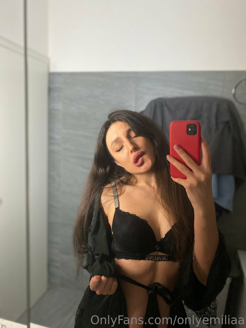 Photo by onlyemiliaa published on May 19,2023 19:32:59 - BestThots