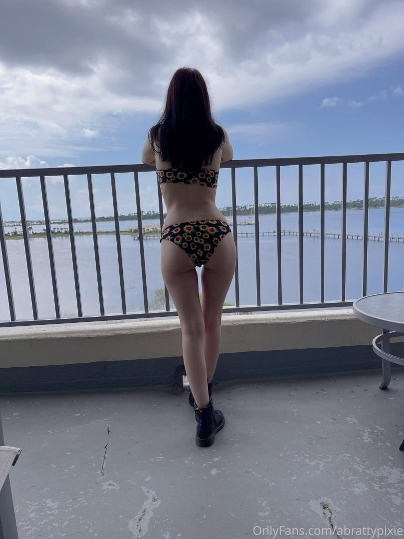 Photo by abrattypixie published on October 16,2023 20:50:27 - BestThots