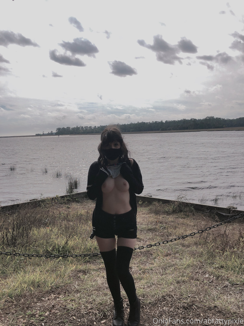 Photo by abrattypixie published on October 16,2023 21:00:08 - BestThots
