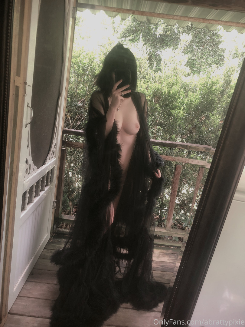 Photo by abrattypixie published on October 16,2023 21:22:09 - BestThots