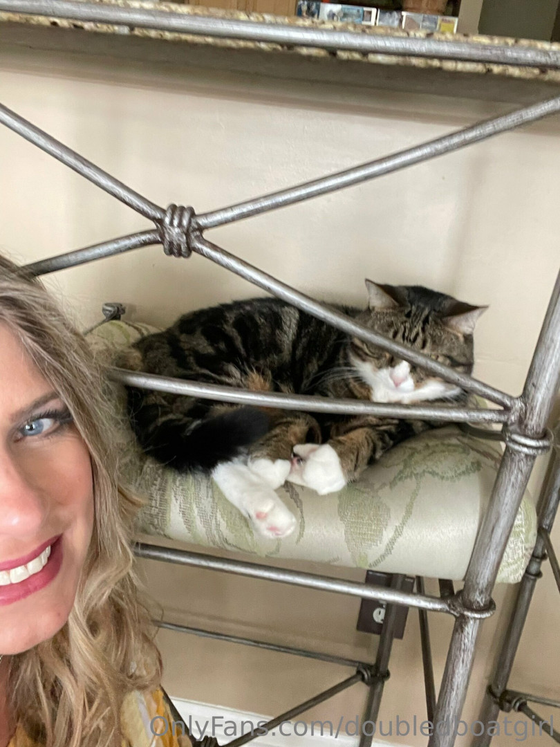 Photo by doubledboatgirl published on July 14,2023 07:27:19 - BestThots