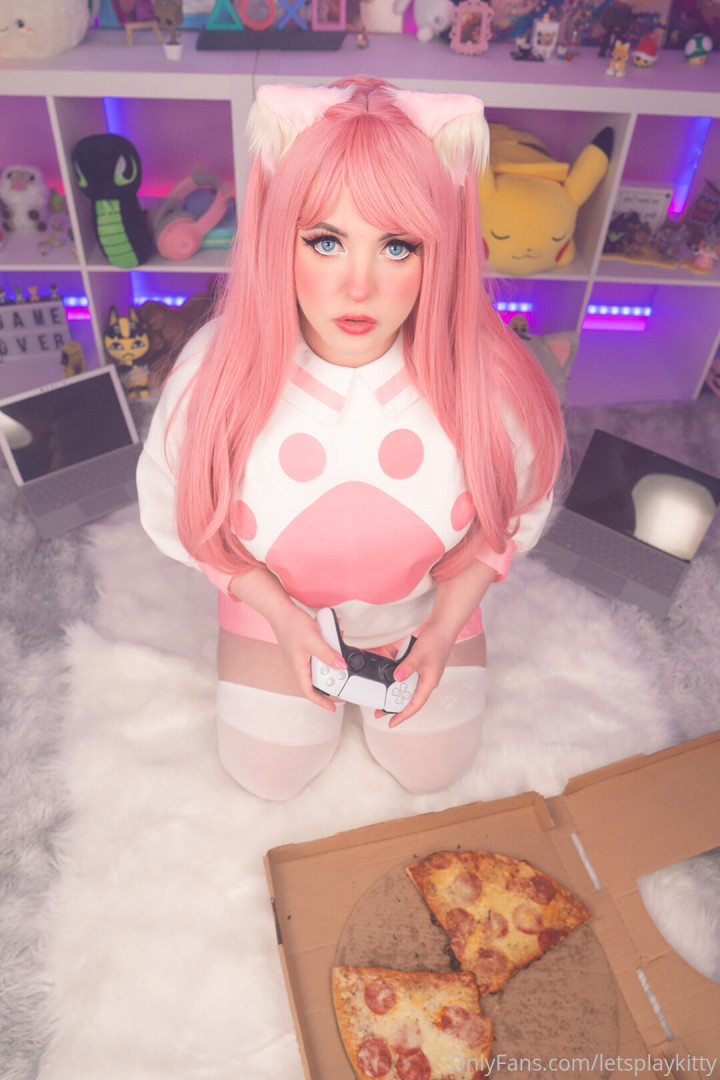 Photo by letsplaykitty published on October 13,2023 22:38:48 - BestThots